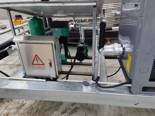 安徽越洋達(dá)新能源科技有限公司空氣能熱水器實(shí)裝圖